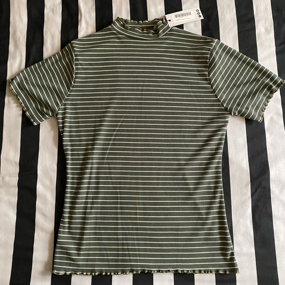 Boohoo Plus Lettuce Hem Stripe Rib T-Shirt - Picture 3 of 5